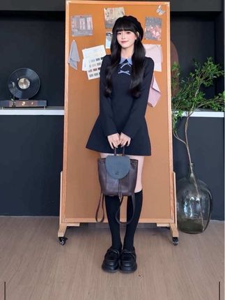 秋天来啦 穿学院风的时候又到了!#RICHINCHEESE #ootd穿搭 #跟电子闺蜜晒红人秋日穿搭 #连衣裙#早秋穿搭