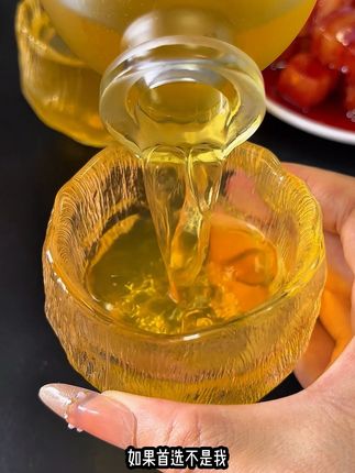 心不成就不要再靠近我了,如果首选不是我,那就永远别是我,我的爱从来不跟差点意思个人周旋,我很极端,要么全部,要么全不……#微醺时刻 #好喝不贵 #果酒 #小酒解心宽