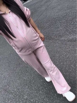 生活告诉女人,谁都不容易,现实告诉女人,不经济独立,下场不是被嫌弃,就是被拋弃#孕妇装 #早秋穿搭