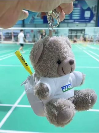 小众设计羽毛球公仔包包挂件害羞小熊玩偶书包背包挂饰情侣小礼物#少女心爆棚 #毛绒玩具