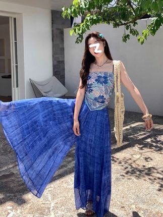蓝色花朵小吊带背心度假风晕染阔腿裤夏日清凉海边沙滩拍照飘飘裤#有点上头 #女神 #今日穿搭