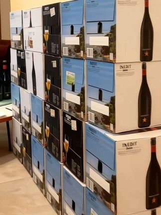 【🍻西班牙星耀醇香,微醺控必入!】 艾帝达姆啤酒组合来袭!西班牙原装进口精酿,750ml大瓶畅享装+330ml小星便携装,一次解锁两种快乐!🌟大星醇厚麦香惊艳味蕾,小星清爽顺口随时畅饮~ 朋友聚会/深夜独酌/派对狂欢,有它氛围感拉满!🌿欧洲百年酒厂工艺,金黄酒体泡沫绵密,入口满是欧洲阳光麦香~ (未成年人禁止饮酒) #精酿啤酒 #艾帝达姆 #好酒推荐 #抖音美食