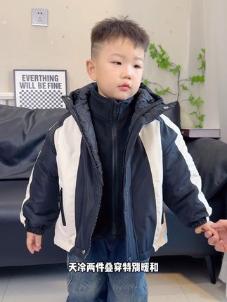 洋葱穿衣服没有妈妈不知道了吧!这种三合一冲锋衣真的太实穿了!两件叠穿,穿脱都很方便!#高品质童装 #萌娃穿搭 #潮童必备#百搭冲锋衣#儿童棉服外套@抖音小助手