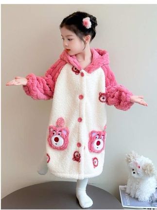 #儿童睡袍珊瑚绒#可穿式浴巾儿童 #冬季保暖穿搭 #法兰绒女童浴袍#儿童珊瑚绒睡袍 卡通睡袍来啦,可可爱爱的女儿超级喜欢!