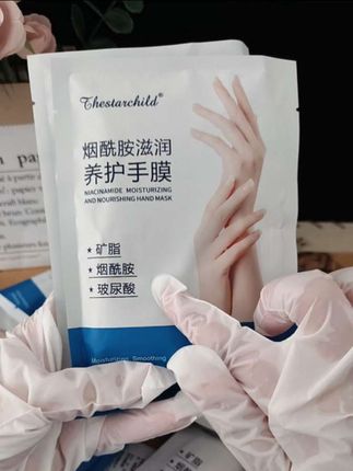 女生真得好好疼自己,手可是咱们的“第二张脸”!这个凡士林手膜特方便,用着不费劲,效果还挺明显。敷完之后,手摸起来又润又滑,再也不会干巴巴的。让自己的手变得嫩嫩的,看着就舒服#手膜 #仙女必备 #秋冬必备 #手控 #变美小技巧