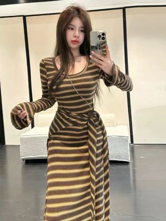 秋季纯欲辣妹条纹长袖连衣裙女秋季新款修身显瘦高级感复古中长裙#时尚#夏季#显瘦#百搭#女装新品日