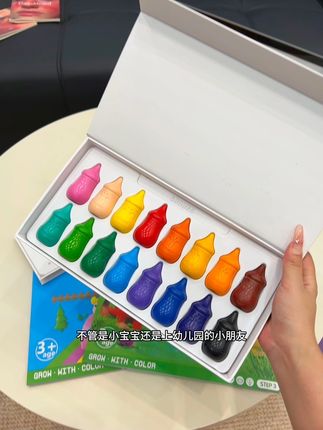 特别适合小幼宝的#奶瓶蜡笔 ,好抓握#不脏手 还耐摔,湿水也不掉色,颜色鲜艳,给1岁+宝宝#锻炼抓握能力 和写写画画真的很合适!#不脏手蜡笔 #宝宝蜡笔