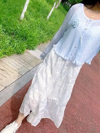 “做个乐观的女人,忙时是女汉子, 空闲时候小女人,闹腾时候女神经,别人喜欢不喜欢不重要,我自己喜欢就行!” #穿搭 #不挑身材不挑年龄 #温柔风穿搭 #小个子穿搭 #连衣裙