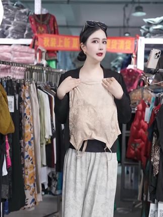黛伊婕国风印花轻奢性感美背吊带固定杯免穿文胸无袖内搭背心薄款 #吊带背心 #贴身衣物 #文胸 #美出高级感 #超便宜超划算