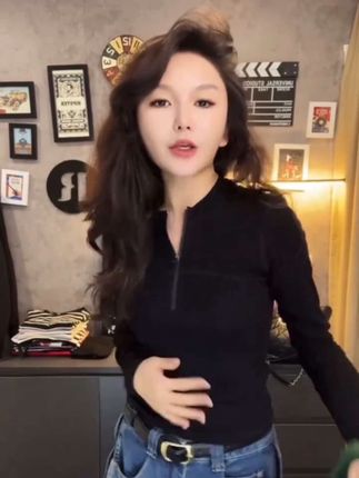 #穿搭 纯色正肩高弹力半拉链长袖棉T恤女修身显瘦透气舒适休闲上衣#上热门 #ootd穿搭 #美出高级感 #谁穿谁好看