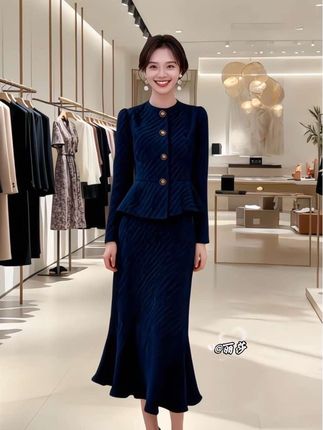 天哪,这款法式小套装上身真的美到我了.妥妥的时尚名媛小姐气质#法式小香风套装#显瘦穿搭#气质穿搭两件套 #时尚穿搭 @DOU+上热门 @抖加🔥上热门🔥dou+🔥热点宝 @DOU+小助手
