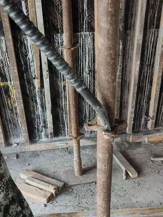 主体木工师傅现场施工拆模专用空心无缝螺纹撬棍 #施工现场实拍 #五金工具 #制作过程 #工作日常记录 #建筑建材
