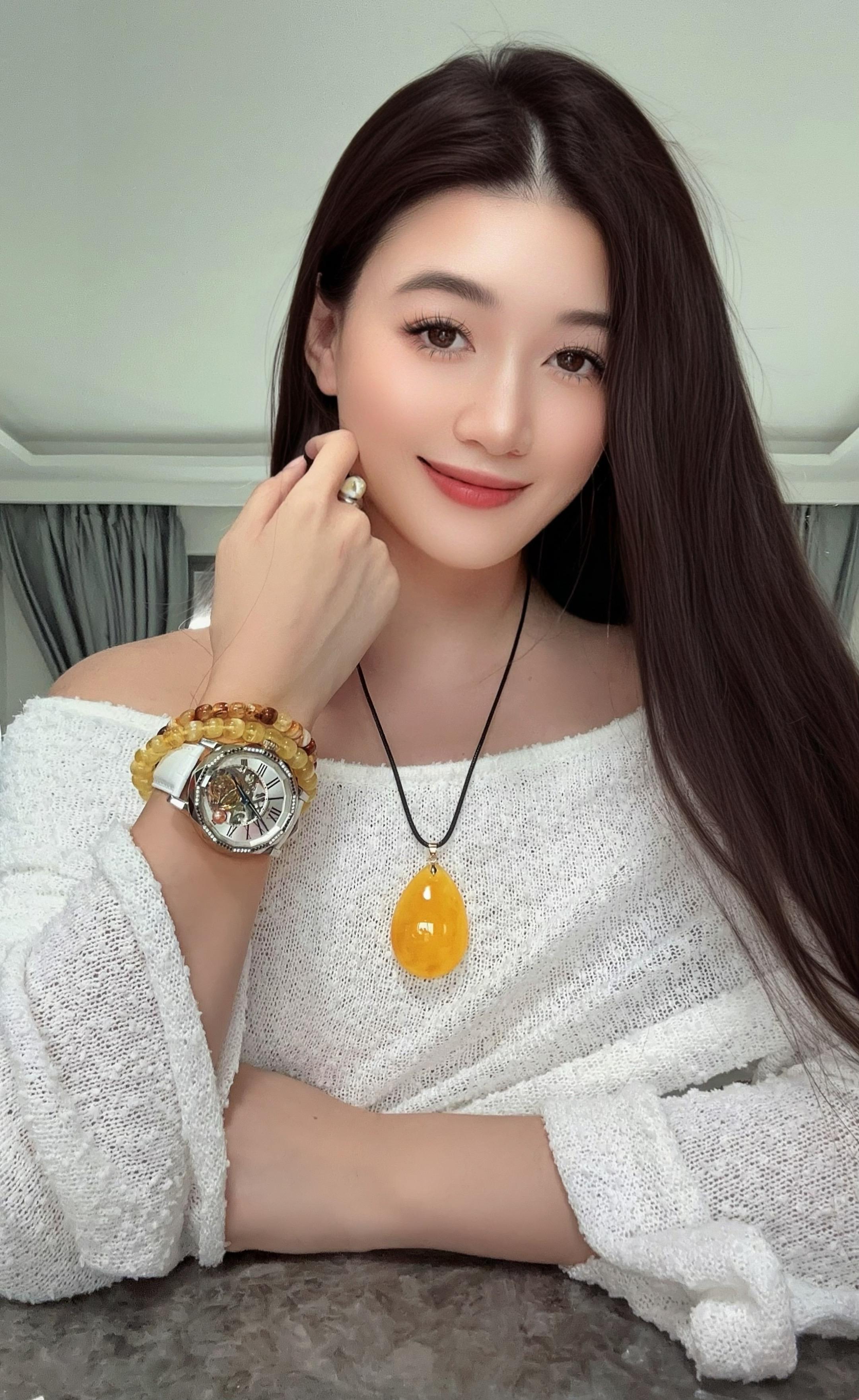 做我的小宝贝吧 我们的新品蜜蜡焦皮料小水滴制作完成🥳甜甜的💕#文玩蜜蜡