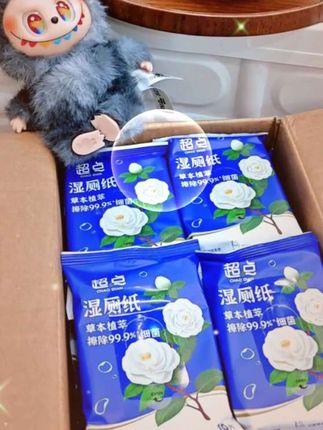 姐妹们快快快!夏天囤湿厕纸就选这种大包的!超点家新出的山茶花湿厕纸,沉甸甸的一大包,跟砖头一样重,纸张柔软亲肤,怎么拉扯都不破!湿度也是刚刚好,擦完清清爽爽,还不会湿哒哒。用完可以直接扔进马桶冲走,爱干净的姐妹一定要试试!左滑进抖音商城,一键立减!#湿厕纸 #强烈推荐 #好物推荐分享 #日常分享