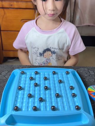 踩雷磁力棋大挑战!#让孩子远离手机 #亲子互动 #踩雷磁力棋 #儿童玩具 #小孩子的快乐总是那么简单