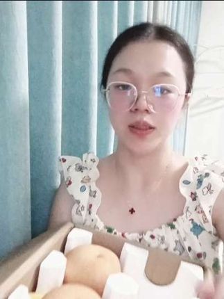 山东秋月梨,非常脆甜,多汁,老人小孩都爱吃