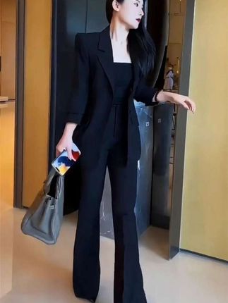 洋气时尚西装套装,西服喇裤两件套#时尚套装 #优雅气质 #职场女性 #质量杠杠滴