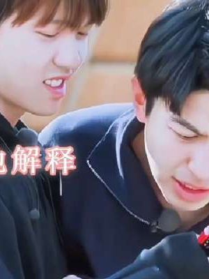 “我要吃九大簋!” “好好好~” 有点宠了老爸 #童话李 #李昊赵小童 #赵小童李昊