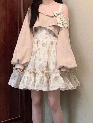 温柔粉系露肩卫衣+碎花裙套装,把温柔与灵动穿在身上,甜妹氛围感直接拉满~#温柔风穿搭 #甜美穿搭 #小个子穿搭 #微胖穿搭 #谁穿谁好看