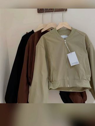 #今日穿搭 #今日分享 #外套穿搭 #穿搭推荐 #穿搭不重样 春秋季休闲夹克外套女百搭显瘦宽松小个子短款上衣棒球服简约时尚