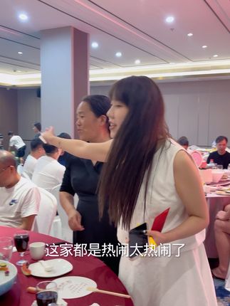 小菲办的太丰盛了亲戚们都来了,祝外甥媳妇日子红红火火
