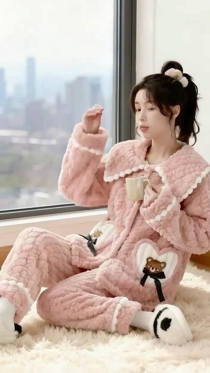 #早秋姐感气质穿搭 #甜美穿搭 #宅家睡衣秀 #在家也要美美哒 #睡衣家居服@抖加🔥上热门🔥dou+🔥热点宝 @DOU+小助手