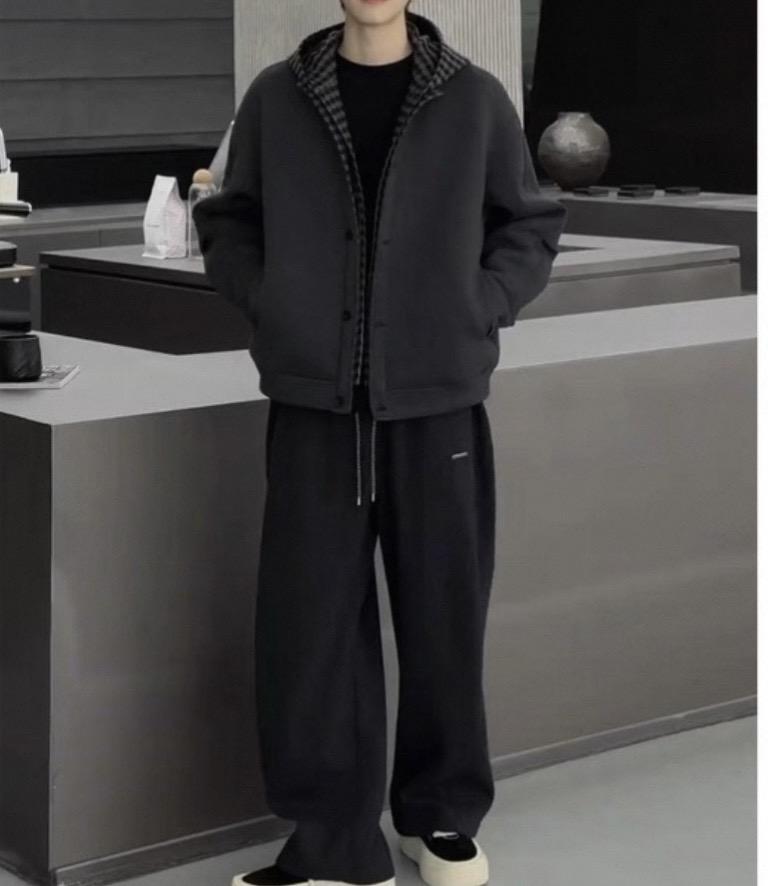 这个卫衣真的很好看,很休闲,很运动的感觉,对不对?#男女同款 #空气卫衣 #连帽卫衣 #时尚穿搭 #卫衣开衫