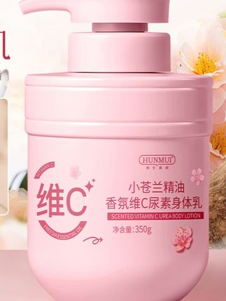 秋冬天就是麻烦,洗完澡身上毕须要抹点#身体乳 不然皮肤太干了,闺蜜推荐这款身体乳好好用,涂上去味道好香,老公还以为喷香水了呢#身体乳推荐