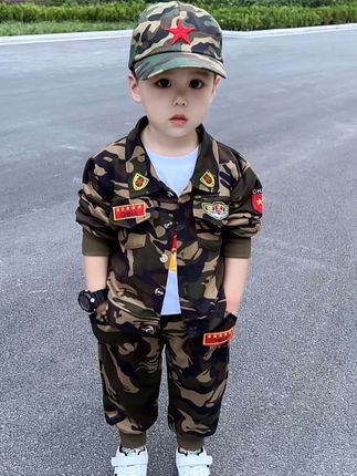 麻麻们,春秋款迷彩服套装来啦!家有儿子的春季这样穿,不要太帅气,又酷又潮还耐脏,面料柔软舒适#迷彩服套装 #萌娃穿搭 #秋款上新