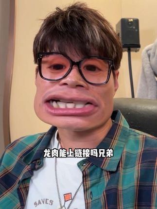 像在吃猪蹄一样的口感,外面软糯嚼起来却又咯吱咯吱的,太爽啦!#零食 #零食推荐 #鸡脚筋 #卤味