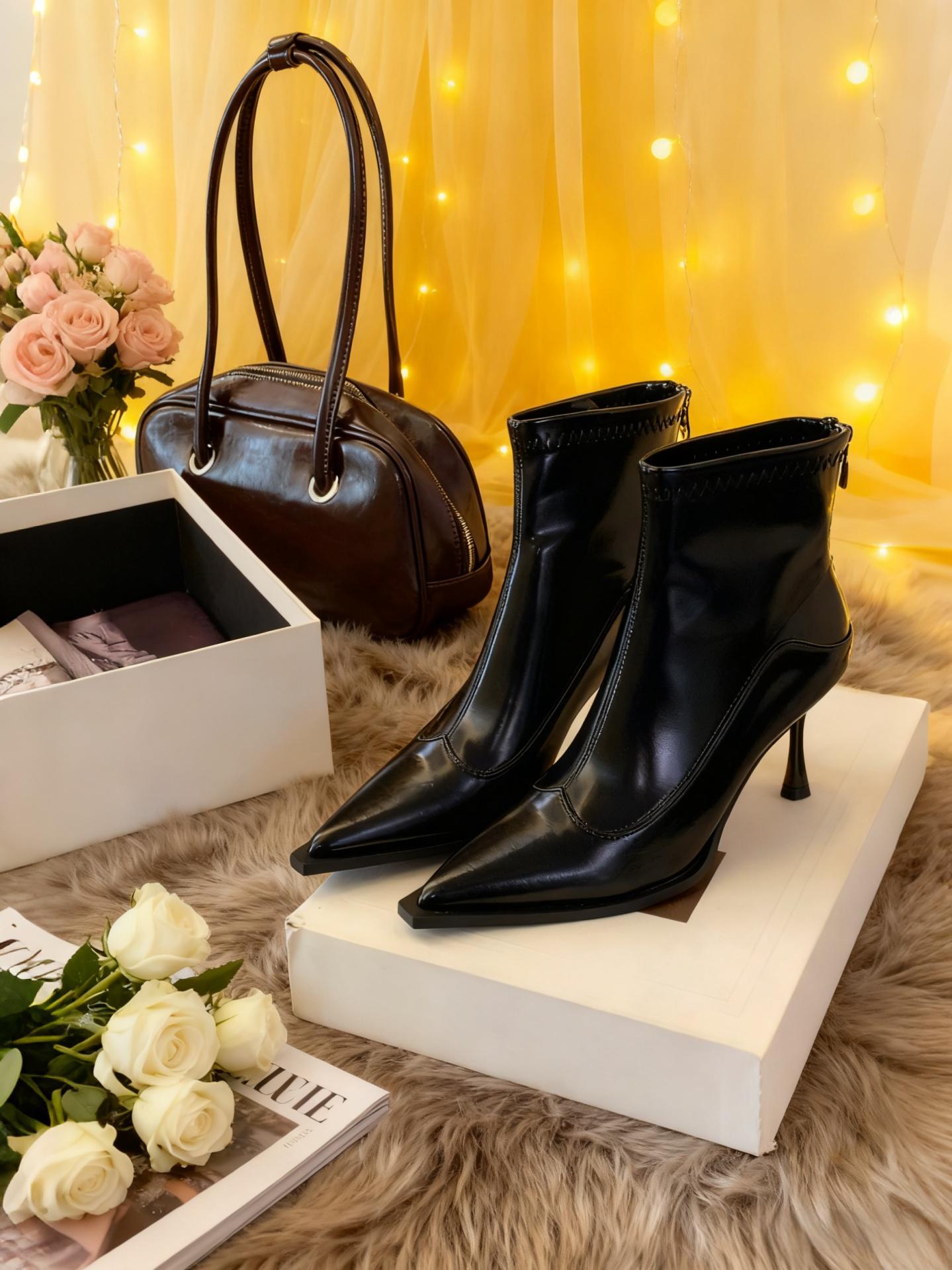 #靴子 #好穿又好搭 #气质这一块拿捏死死的 #冬天就要保暖又好看 #百搭鞋子