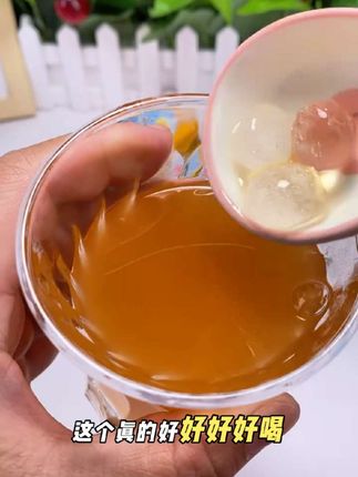 宝子们,快把手里的奶茶换成果蔬汁!精选新鲜果蔬,清洗切块后丢进榨汁机,瞬间就能开启健康之旅。胡萝卜的甜、橙子的香、黄瓜的清爽,不同果蔬碰撞出奇妙口感