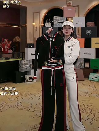 时尚休闲套装女2025秋冬新款连帽拉链拼色设计感时尚休闲洋气套装#谁穿谁好看 #休闲套装 #穿出高级感 #显瘦穿搭 #时尚穿搭