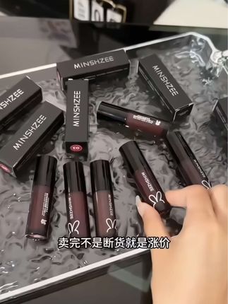 爆闪镜面唇釉杀疯了!水光感拉满,镜面嘟嘟唇显白不沾杯,美到犯规!关键这个价格3支#口红试色#仙女必备 #平价好物