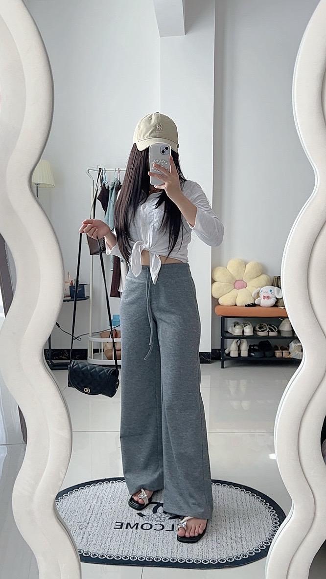衣柜里不可缺少的一条洋气又舒服的裤子!#ootd穿搭 #小个子穿搭 #显高显瘦显腿长 #梨形身材穿搭大赏
