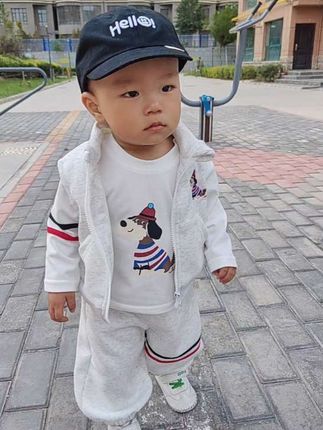 哇塞!!这个三件套真的好看😍降温的穿搭#幼崽穿搭#记录人类幼崽成长记 #萌娃系列 #宝宝秋款套装 #类幼崽的日常