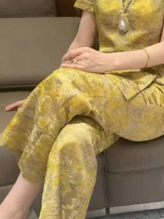 欧洲站网红爆款夏季新款轻熟风优雅精致减龄提花修身上衣搭配裤子#优雅气质 #时尚穿搭时尚穿搭时尚