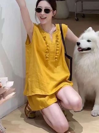 夏季减龄显瘦两件套法式V领无袖小衫+休闲阔腿短裤套装#高级感穿搭 #显高显瘦 #夏季穿搭 #穿出高级感 #今日穿搭