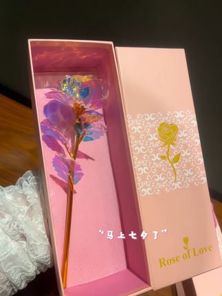 浪漫的不是花 而是送花的人#永生花 #礼物越闪我越爱 #一束花的仪式感 #七夕情人节 #礼物