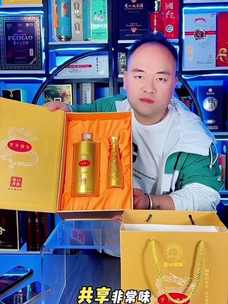 还在寻觅品味非凡的佳酿?壹柒壹捌贵州礼物釣魚臺酱香经典53度酒,以传统工艺匠心雕琢,精选优质原料纯粮酿造。酒体醇厚丰满,酱香浓郁协调,空杯留香持久。500ML精致瓶装,无论是收藏品鉴,还是馈赠亲友,都尽显尊贵品质,为您带来地道醇厚的酱香盛宴。#好酒推荐 #纯粮酿造 #钓鱼台酒 #纯粮白酒 #好酒推荐