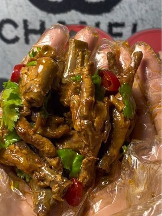 煌家铺子红油虎皮凤爪也来卷啦!Q弹软糯嗦起来香香辣辣的!追剧好吃到根本停不下来#强烈推荐 #追剧小零食 #红油虎皮凤爪 #煌家铺子 #解馋