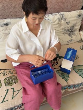 老妈年龄越来越大,作为我独生女,她的健康就是对我最大的照顾,钙随着年龄也会流失,及时跟上#液体钙好吸收