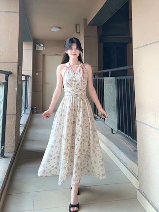 小区楼下被漂亮姐姐问链接的连衣裙! #今日穿搭 #显瘦连衣裙 #夏天 #无法拒绝的温柔感小裙子 #碎花连衣裙