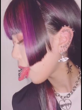 你觉得如何呢?#头部按摩呦 #我是个好女孩呦 #你会拒绝有八个舌钉的女孩么 #舌钉 #穿孔