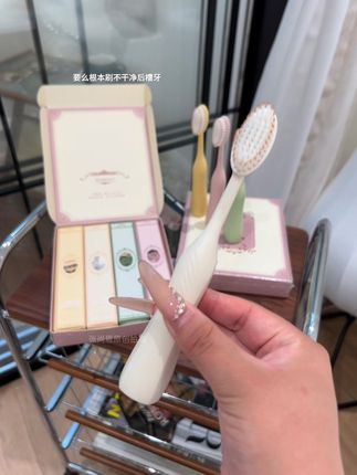 还是第一次用这种大头的牙刷,还真别说,确实很好!#种草 #强烈推荐 #好东西一起分享