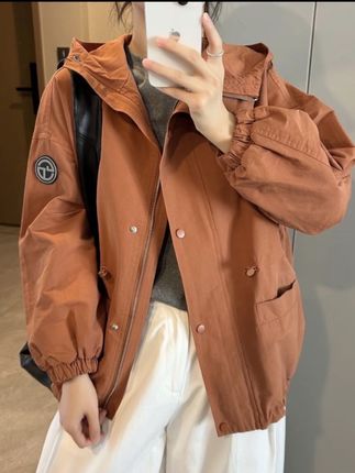 「焦糖色 连帽冲锋衣」高级感短外套 秋季韩版宽松休闲户外夹克#女装 #外套穿搭 #欧韩穿搭 #慵懒风穿搭 #时髦穿搭