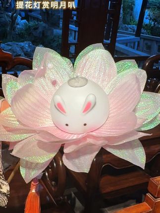 下周就是中秋节啦,快给爱的人准备一盏七彩莲花玉兔灯叭,寓意着好运连连,日子甜甜。#中秋节 #莲花灯 #惊喜 #礼物 #灯笼