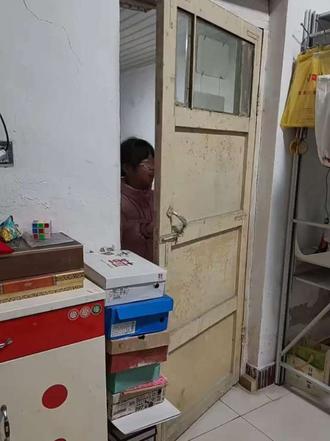 #学门那样叫唤演绎挑战 #热门 #上热搜 #门叫声 破门一开就叫唤,气死娃了😂