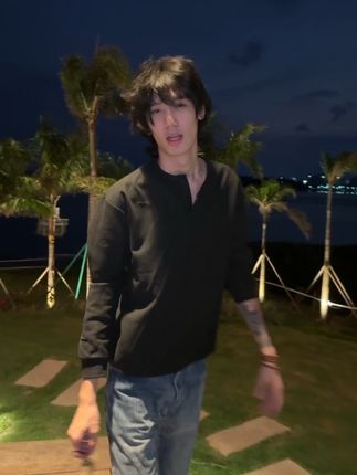 时间过的很快 差点忘记我们第一次相遇是什么样子
