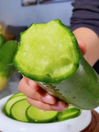 山东正宗的水果萝卜,脆甜多汁,生吃萝卜的快乐谁懂啊,现摘产地直发巨新鲜!#新鲜应季水果 #优质农产品 #水果萝卜 #脆甜多汁 #快来一起尝个鲜